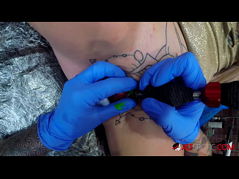 ❤️ Sully Savage ea nang le li-tattoo tse chesang haholo o ile a fumana tattoo clitoris ea hae litšoantšong tsa bootsoa st.desixxxtube.ru ❤
